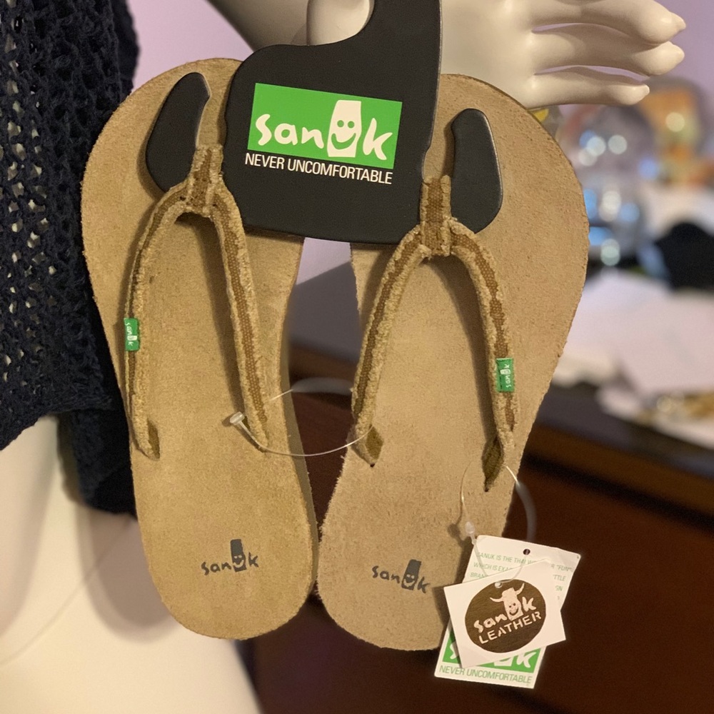 NWT Woman’s Sanuk Flip- Flops